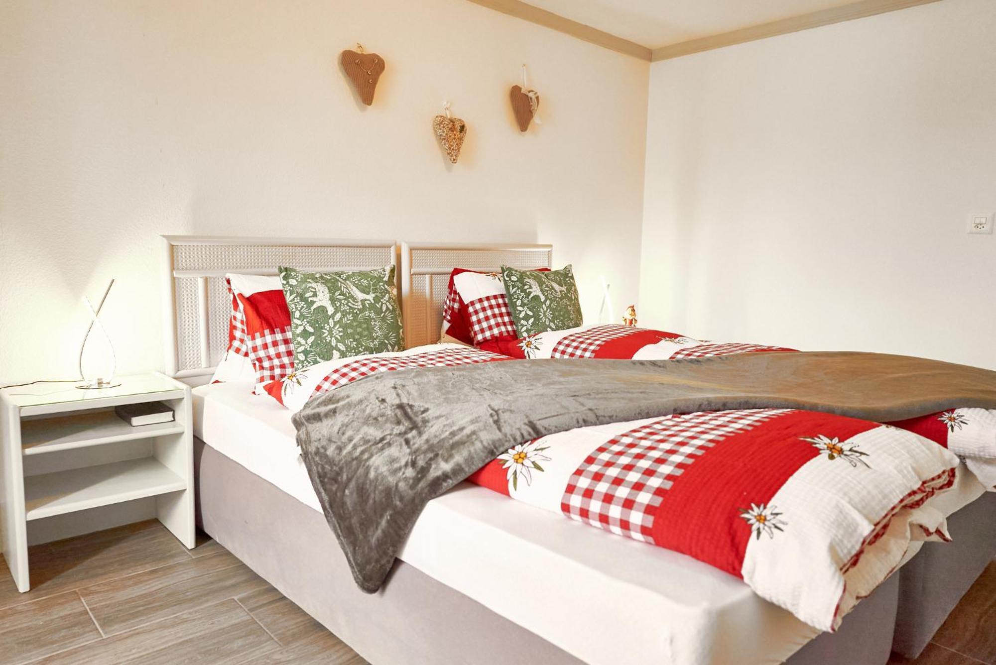 Double Room By Interlaken. Parking Därligen Exterior photo